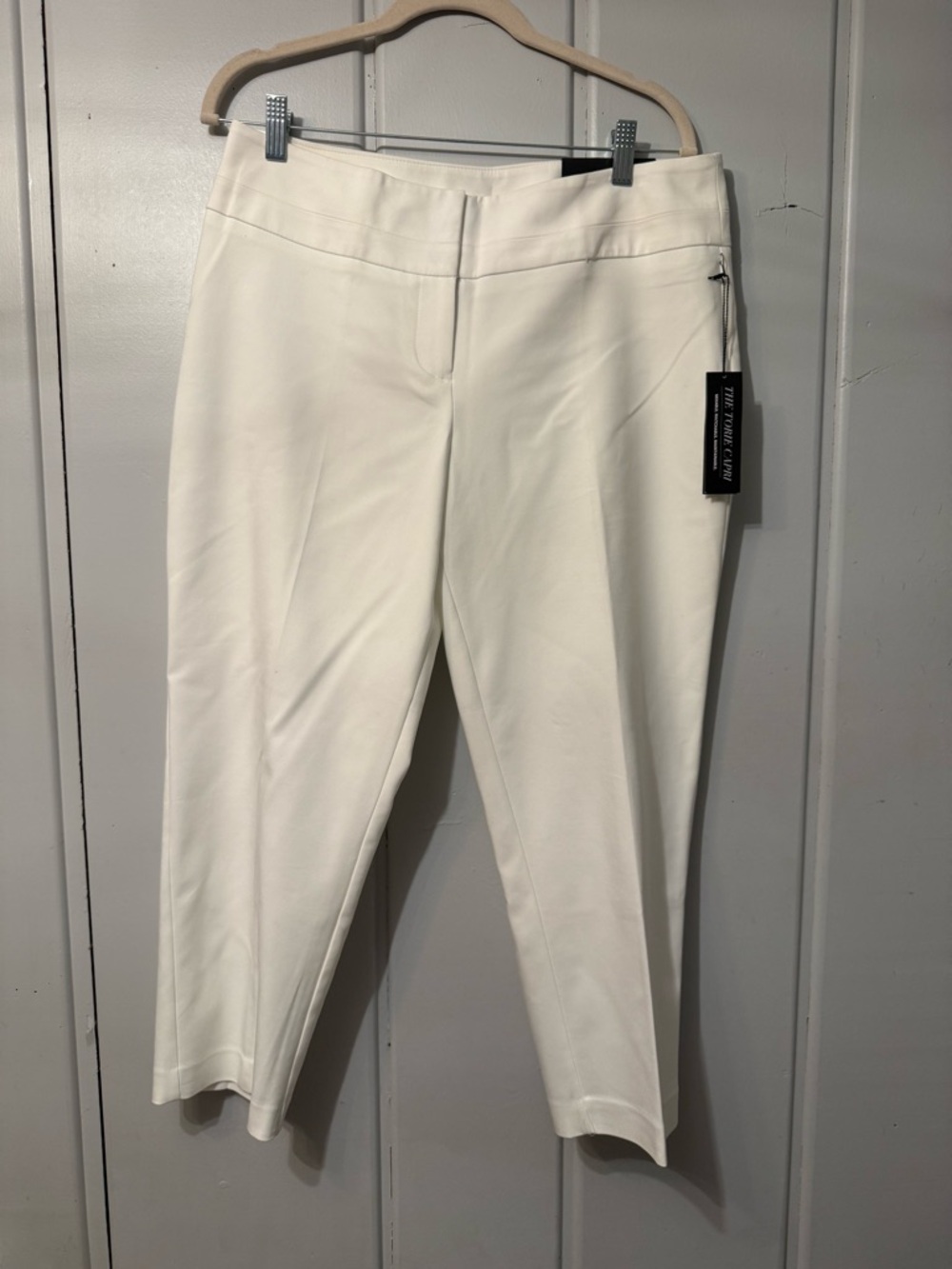 Kohl's White Curvy Capri Mid Rise Pants